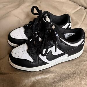 Little kids Nike panda dunks